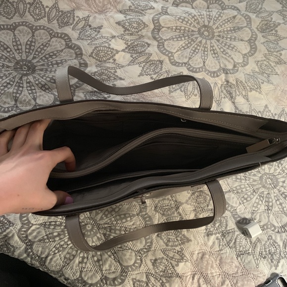 Michael Kors Large Gray Tote With Middle Pocket - Picture 4 of 4